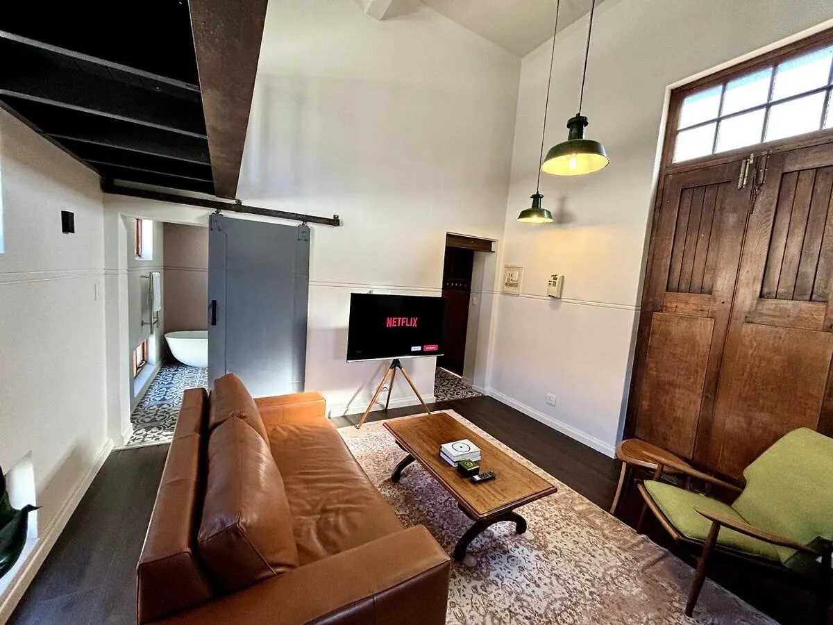 Appartement Substation Turned Cozy Retreat In Sea Point à Le Cap