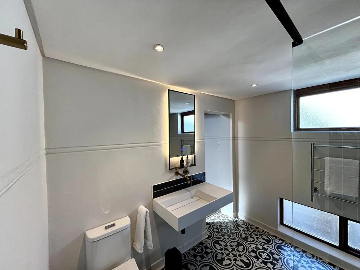 Appartement Substation Turned Cozy Retreat In Sea Point à Le Cap